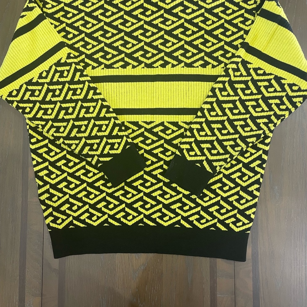 Versace - Picture 3 of 3